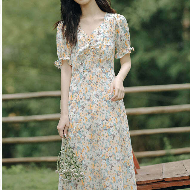 Gen Z V-Neck Floral Dress with Twisted Puff Sleeves and Slit Waist